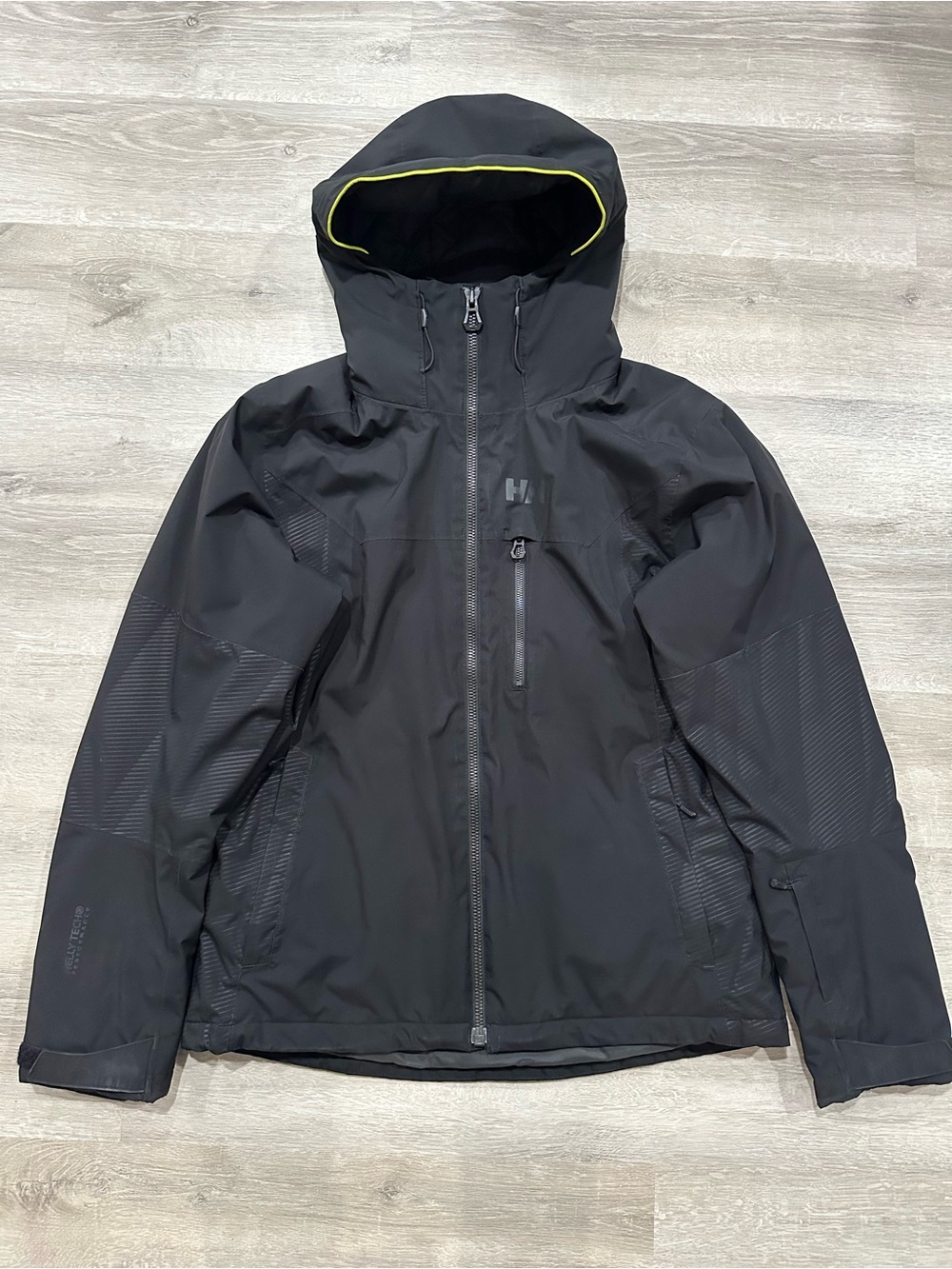 I335 Helly Hansen Swift Snow Ski Jacket Black Mens Size M Hellytech Performance